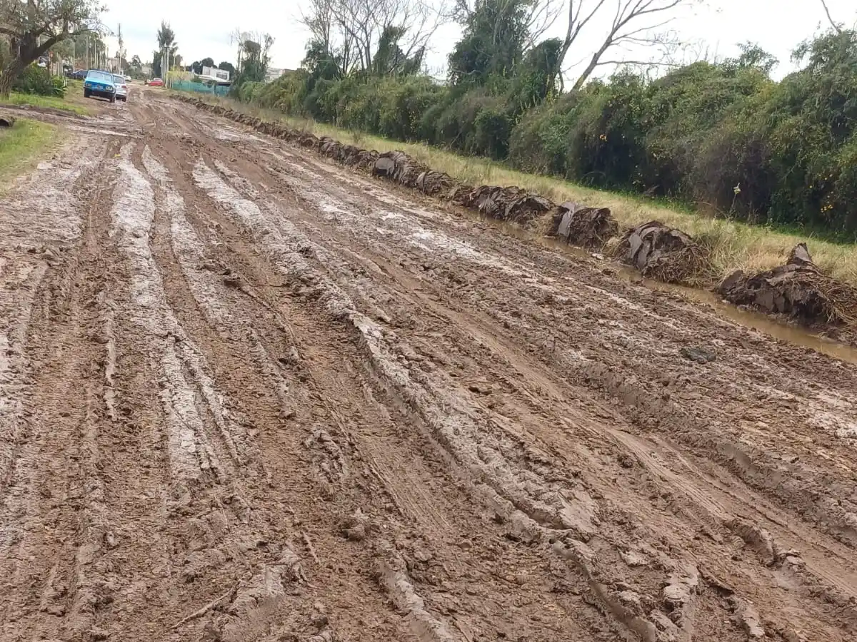 Calles destruidas: chicos que no pueden ir a la escuela y un trabajo desperdiciado
