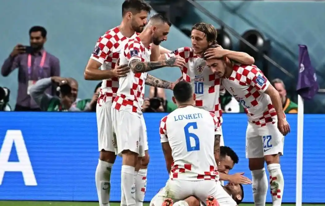 Croacia goleó, pasó a comandar la zona y eliminó a Canadá