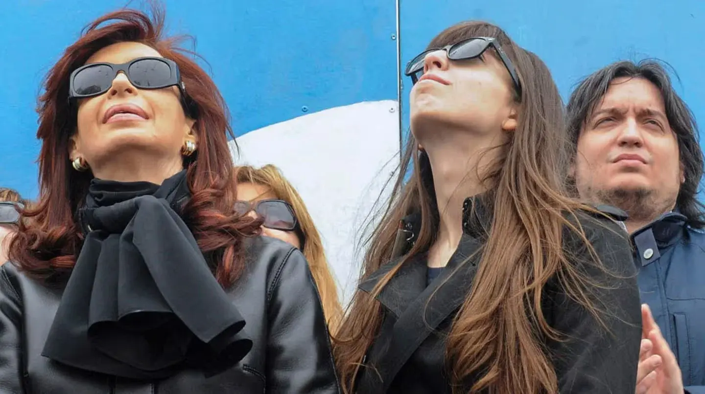 Cristina, Florencia y Máximo Kirchner (Foto: AP)