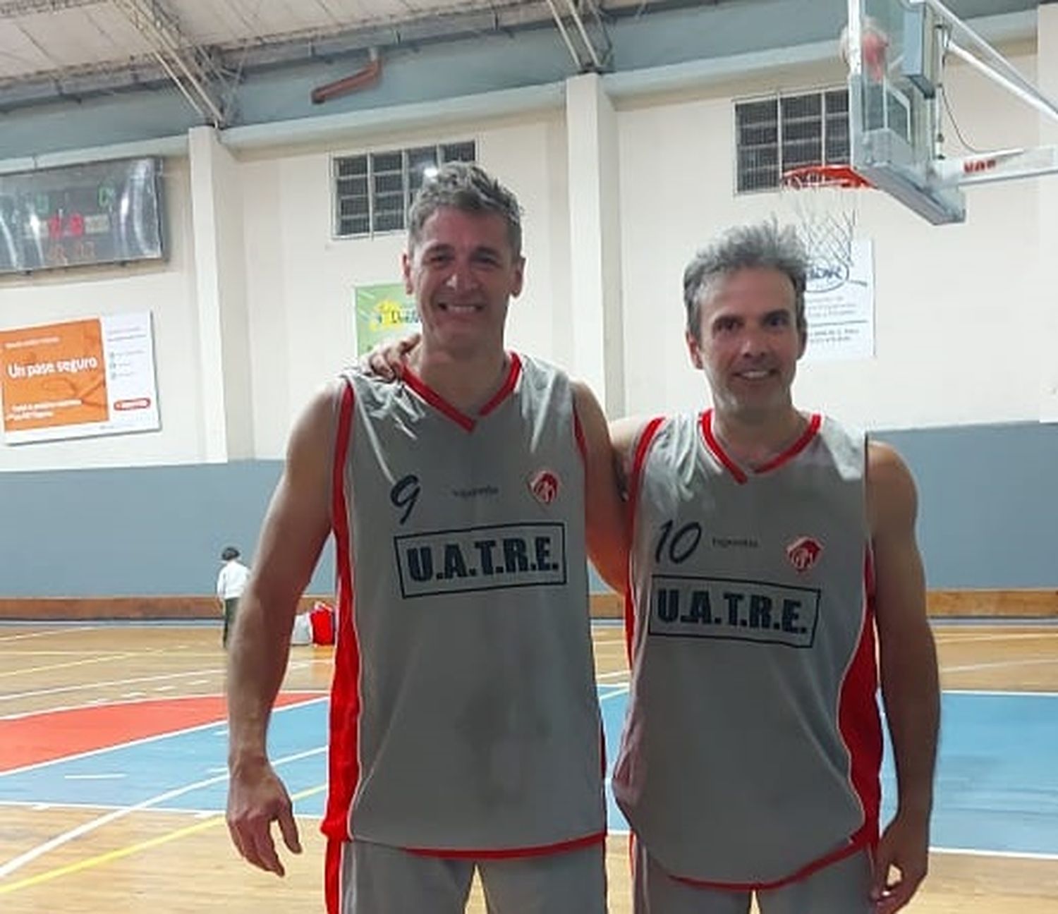 Fabián Churruarin y Rufino Victores subcampeones del Provincial +40 con la ABZC, que vistió la camiseta de Mitre