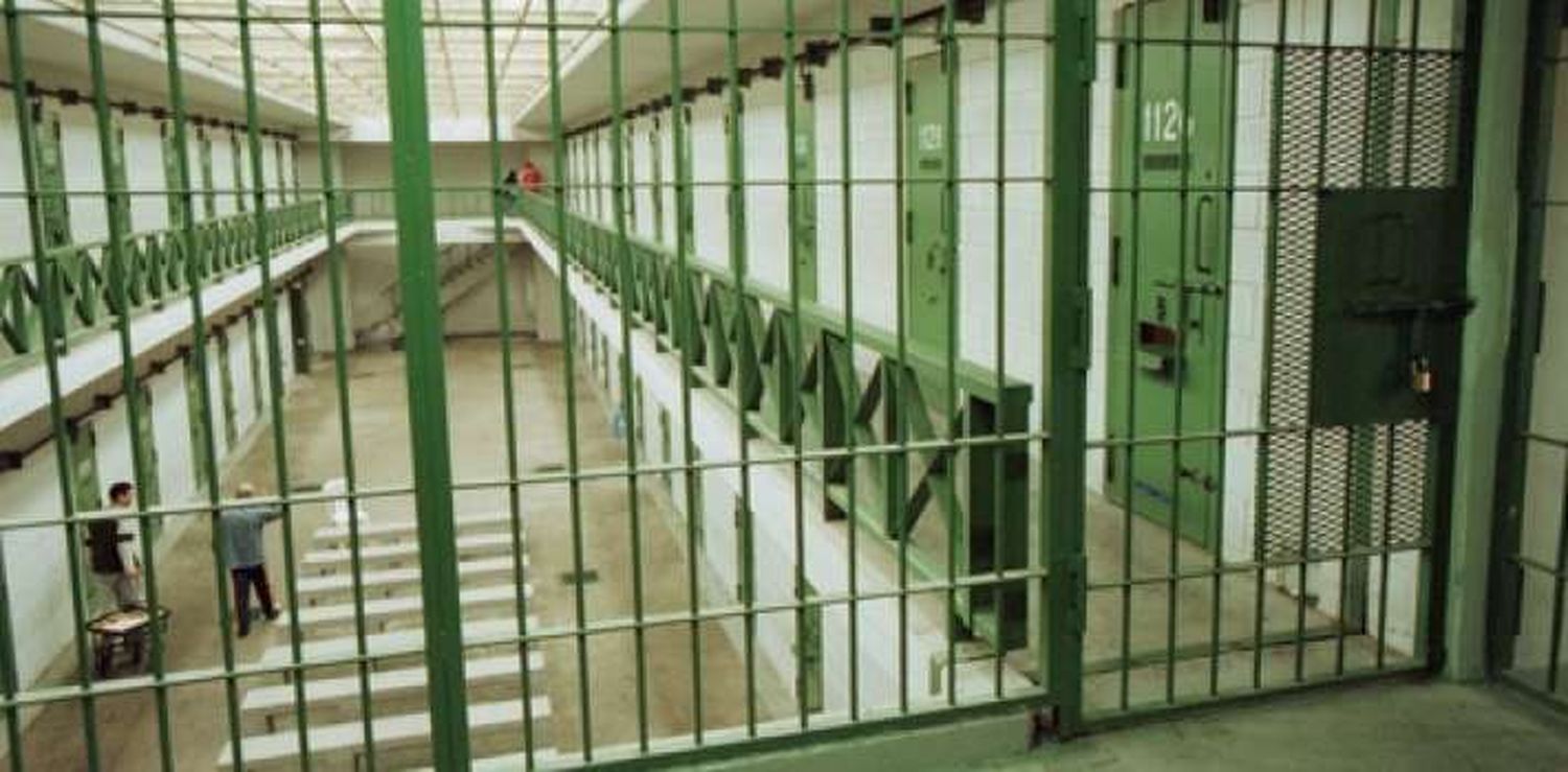 Feroz pelea de presos en la Unidad Penal N°11 de Baradero: Un interno grave y varios heridos