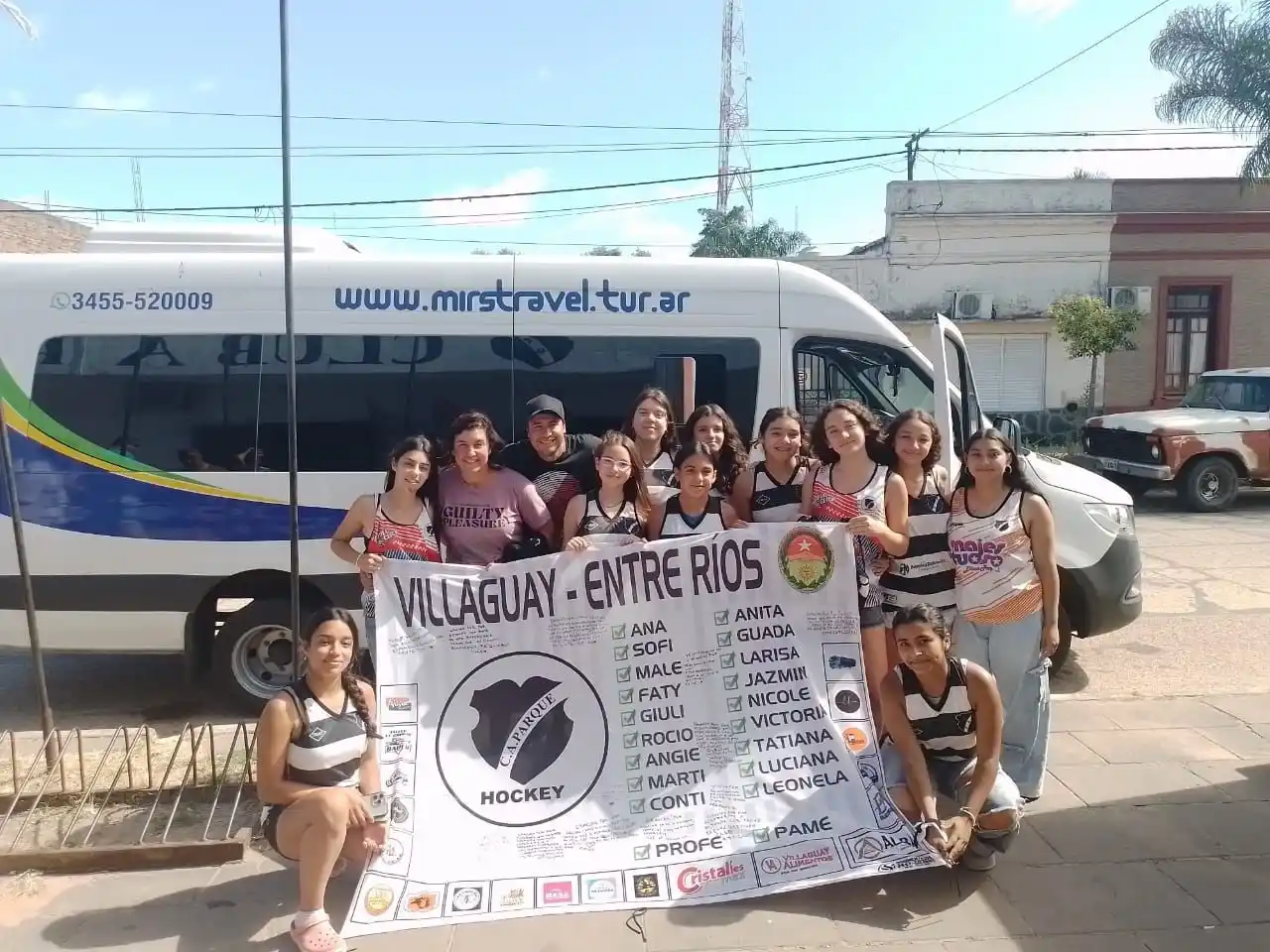 Tras su participación en un torneo nacional, las chicas del hockey de Parque fueron recibidas en el club