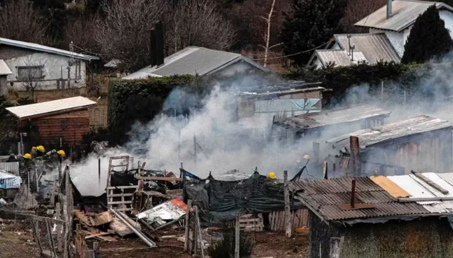 Trágico incendio: falleció un joven de 23 años con movilidad reducida y tres familias perdieron todo