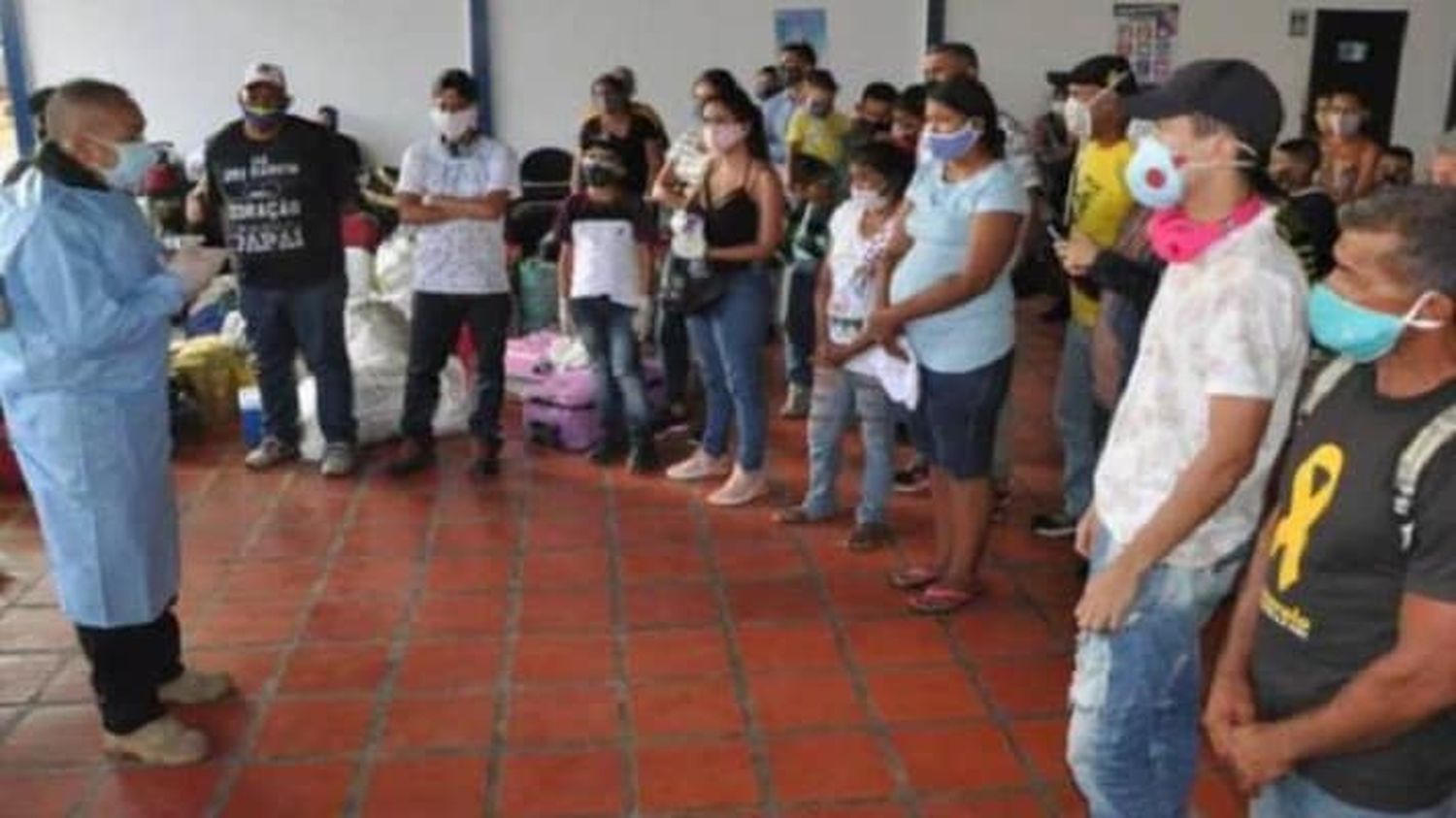 Llegan con las manos vacías: migrantes que retornan de Brasil están desvalidos y expuestos a pandemia