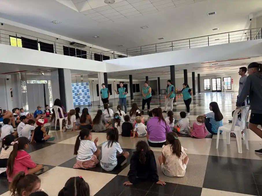 "Creando Conciencia" en las colonias de vacaciones y escuelas de verano