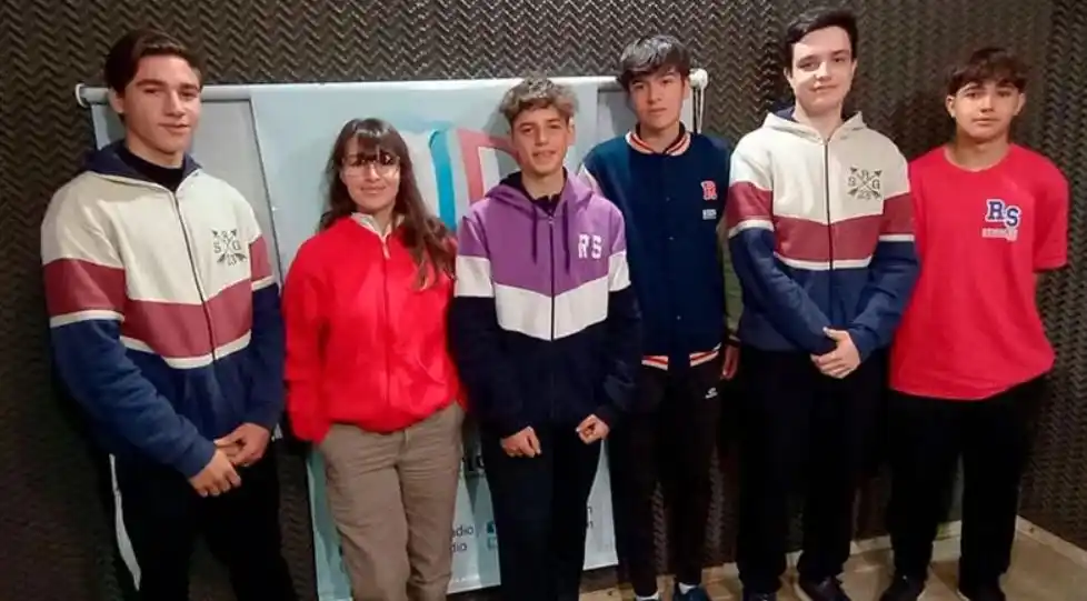 Los Diputados reconocieron a un grupo de jóvenes estudiantes entrerrianos que creó un satélite