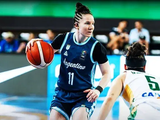 Meli Gretter legó a los 100 partidos con la Selección Argentina de Básquet femenino. Foto:CAB