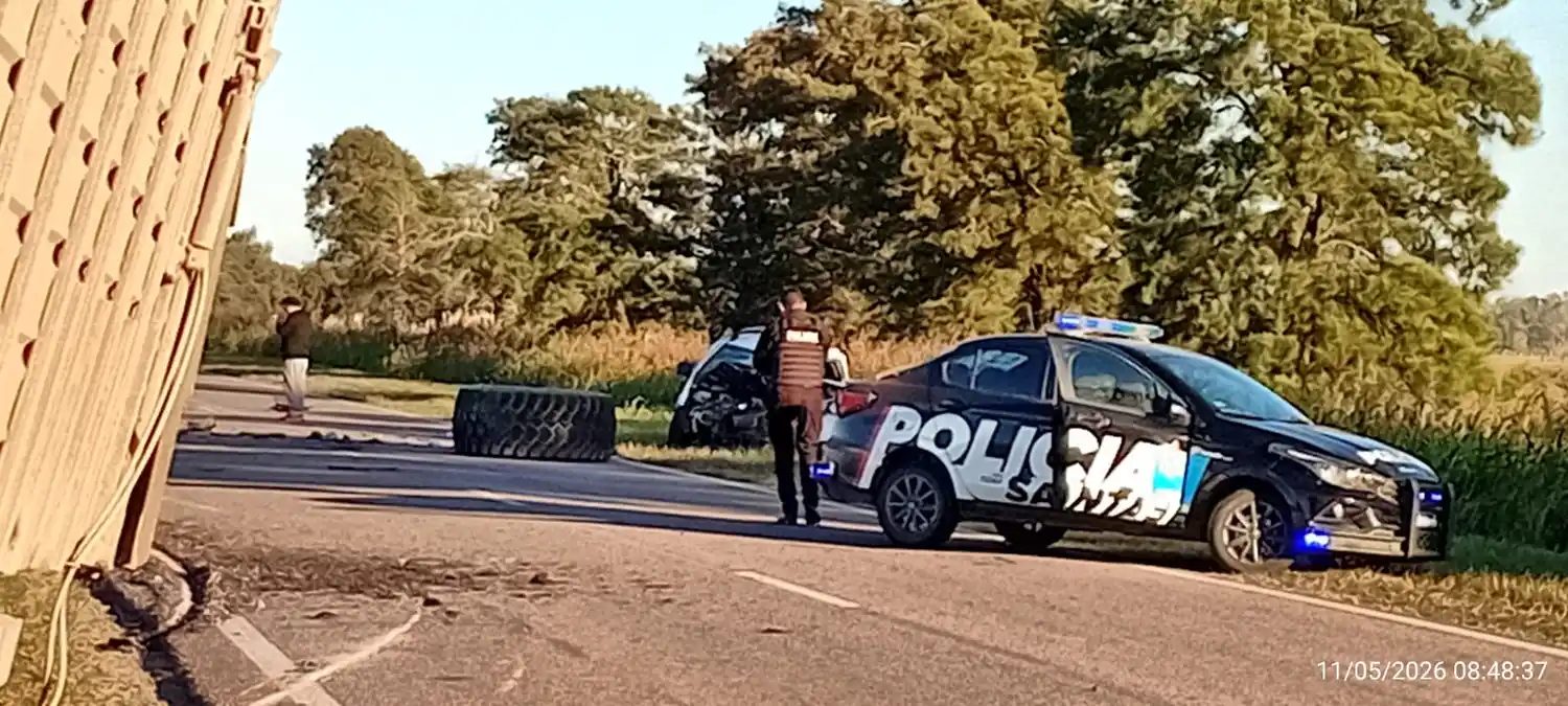 Grave accidente en Ruta 280S: una EcoSport chocó contra un tractor con acoplado - 3