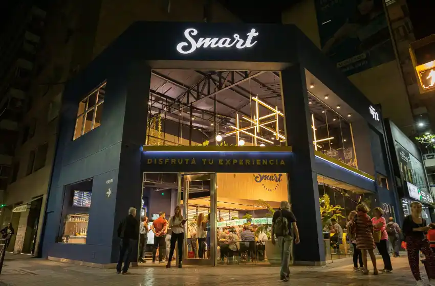 Smart cumple 50 años y lo festeja con muchas sorpresas