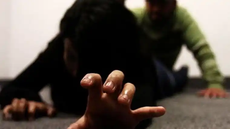 La echaron del trabajo tras ser violada y asaltada