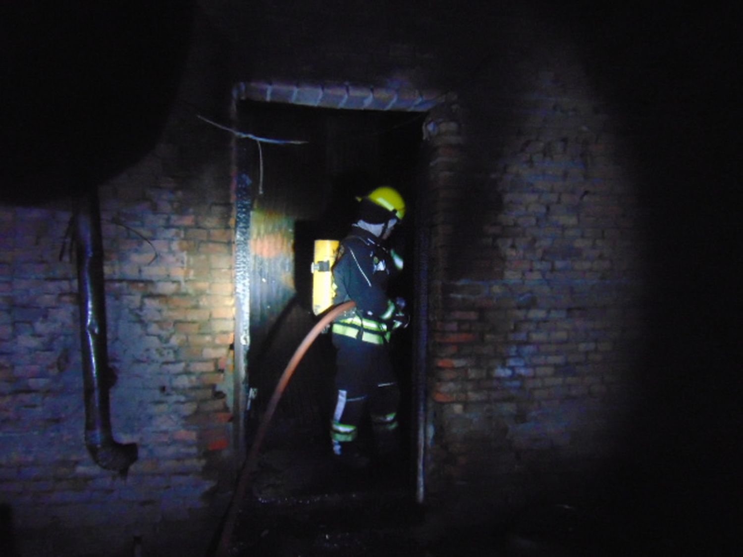 Venado Tuerto: pelea entre vecinos con tiros, robo y el incendio de una vivienda