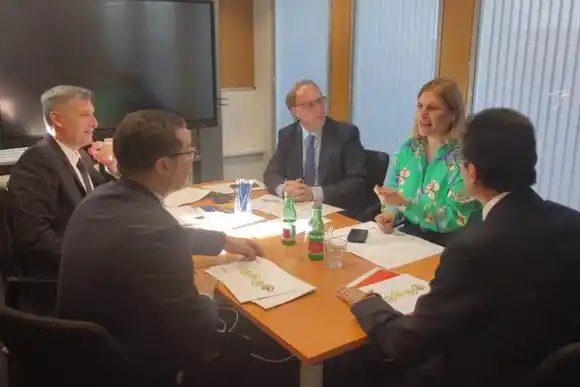 Intensa agenda en Europa de la gobernadora Scaglia