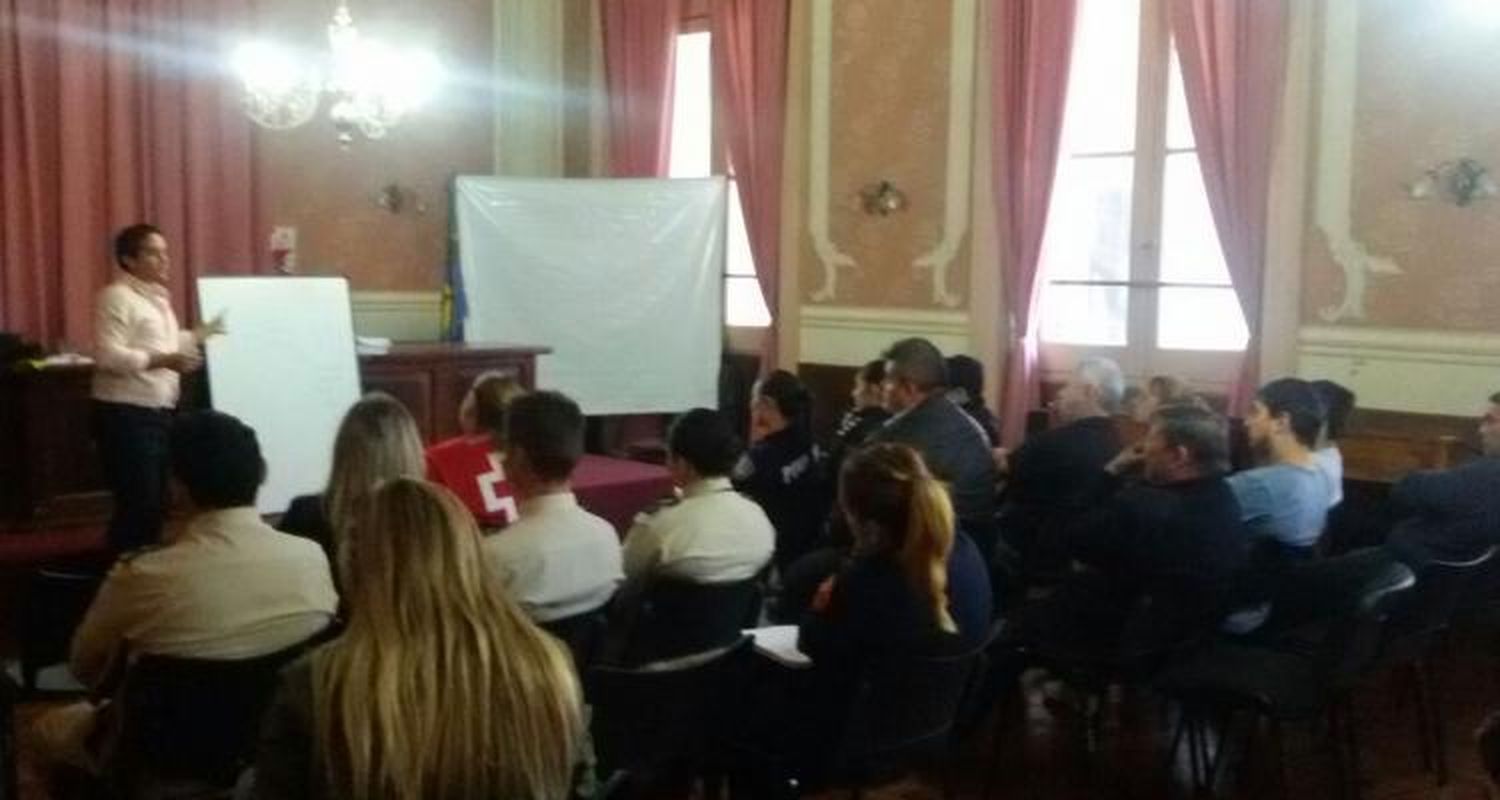 Seguridad: Capacitan a agentes y personal de asistencia a la víctima