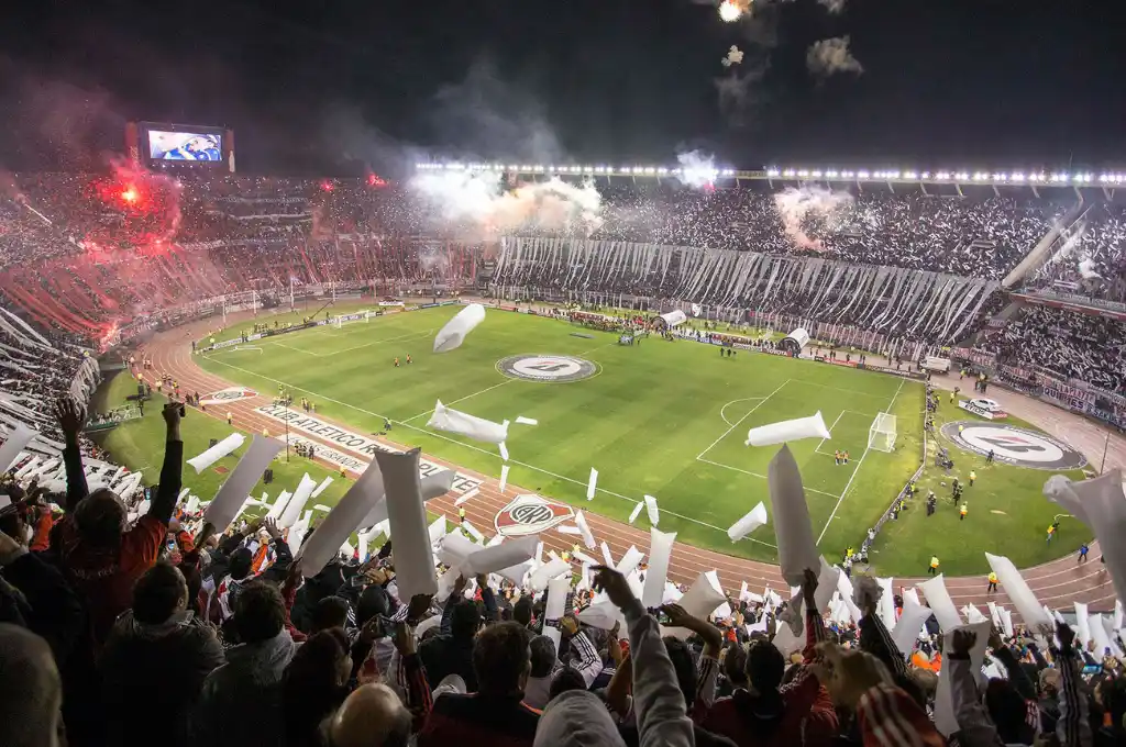 Estadio Monumental colmado de hinchas