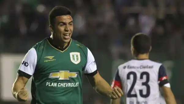 El Ciclón recibió dos cachetazos de un Banfield contundente