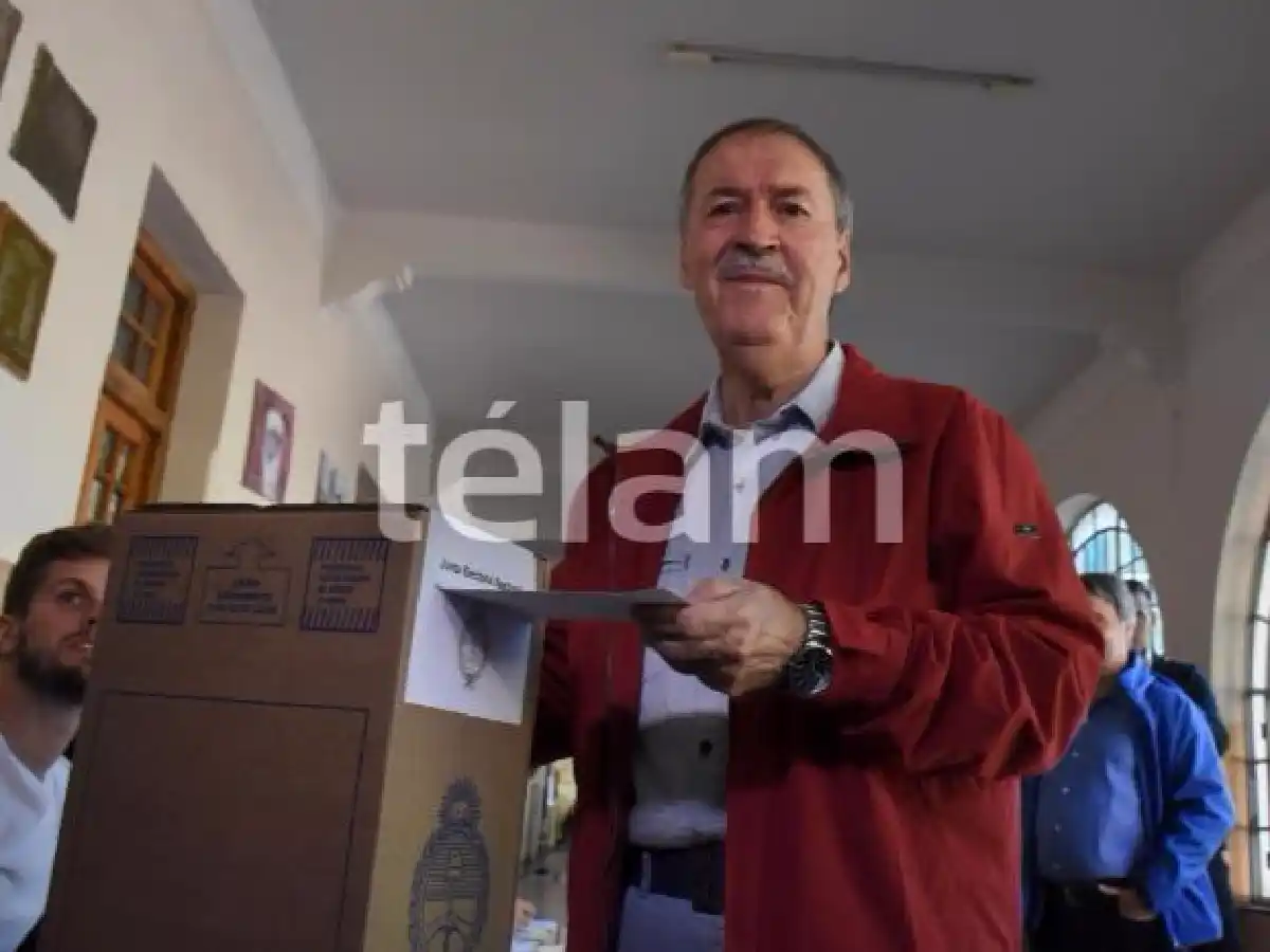 El Gobernador Juan Schiaretti votó en Valle Escondido