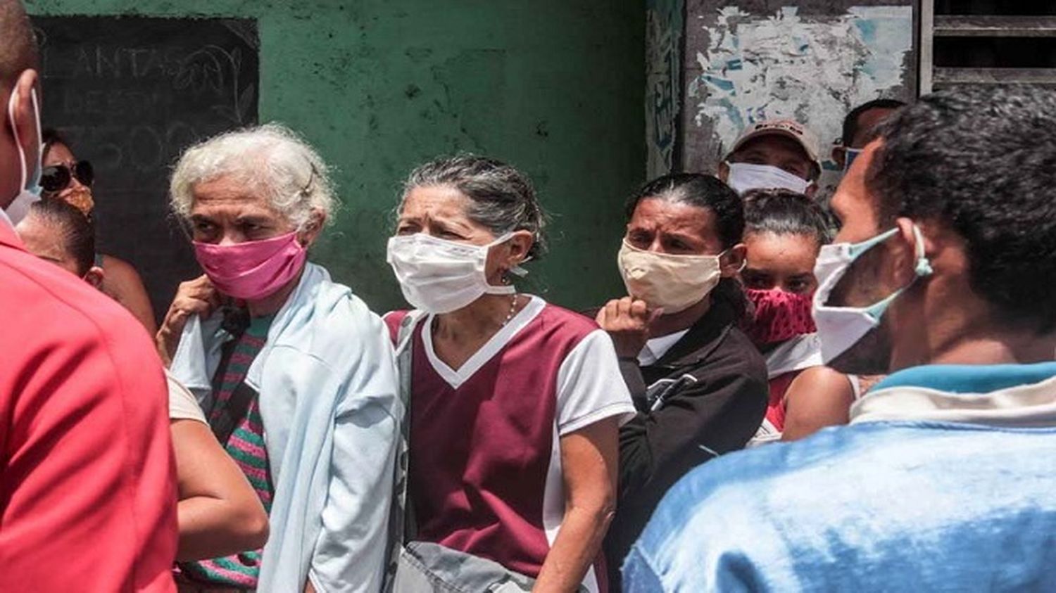 ¡ME ENCOMIENDO A DIOS! Jubilados obligados a trabajar en medio de la pandemia y la crisis
