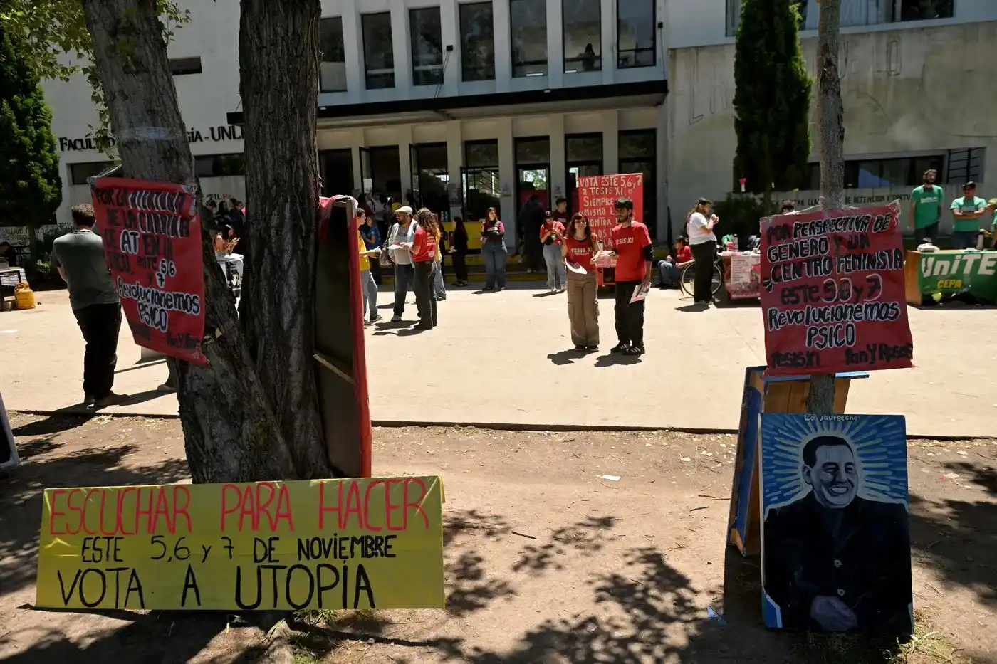 La facultad de Psicología durante la jornada de elecciones de este viernes 7. FOTO: 0221