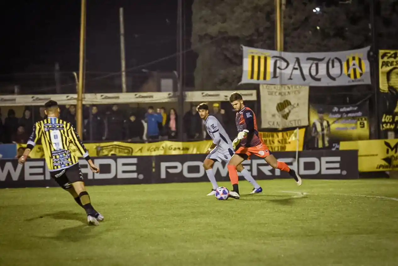 Alvarado perdió con el líder e hizo un buen partido