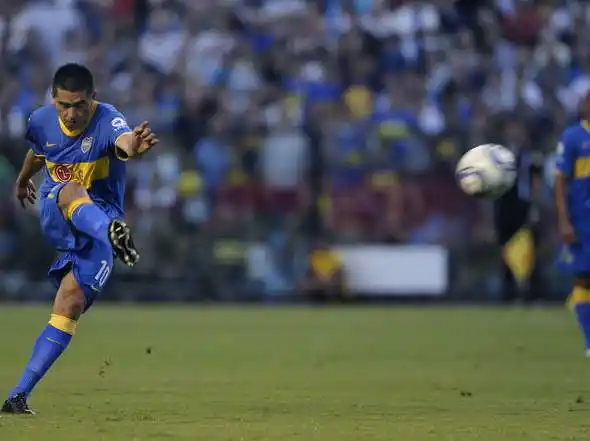 Boca venció a Nacional con un gol de Riquelme