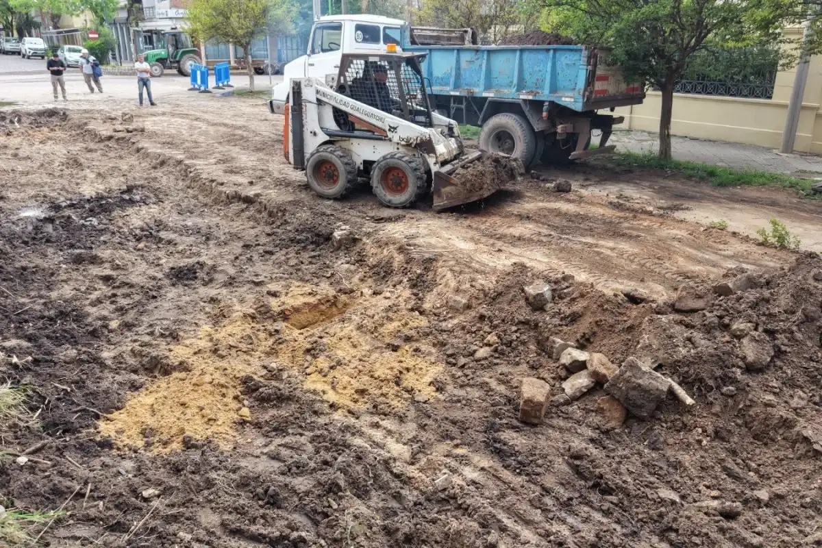 Comenzó la reconstrucción integral de la calle Alem al costado de la Aduana