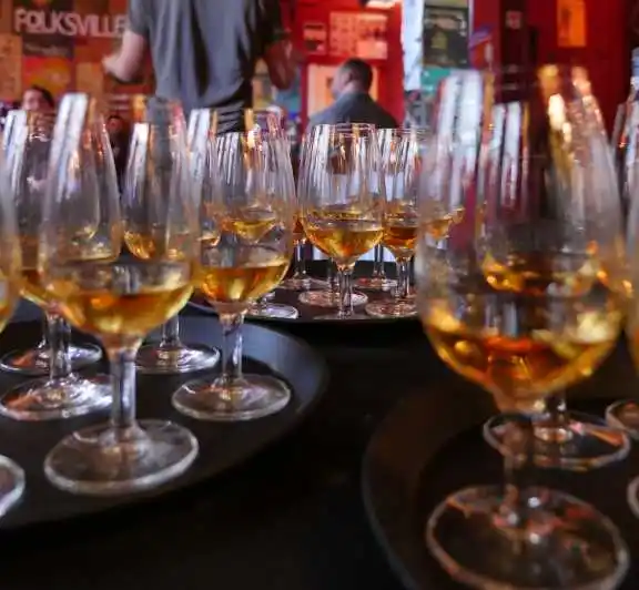 Anuncian una fiesta dedicada exclusivamente a la cata de whisky nacional en Chascomús