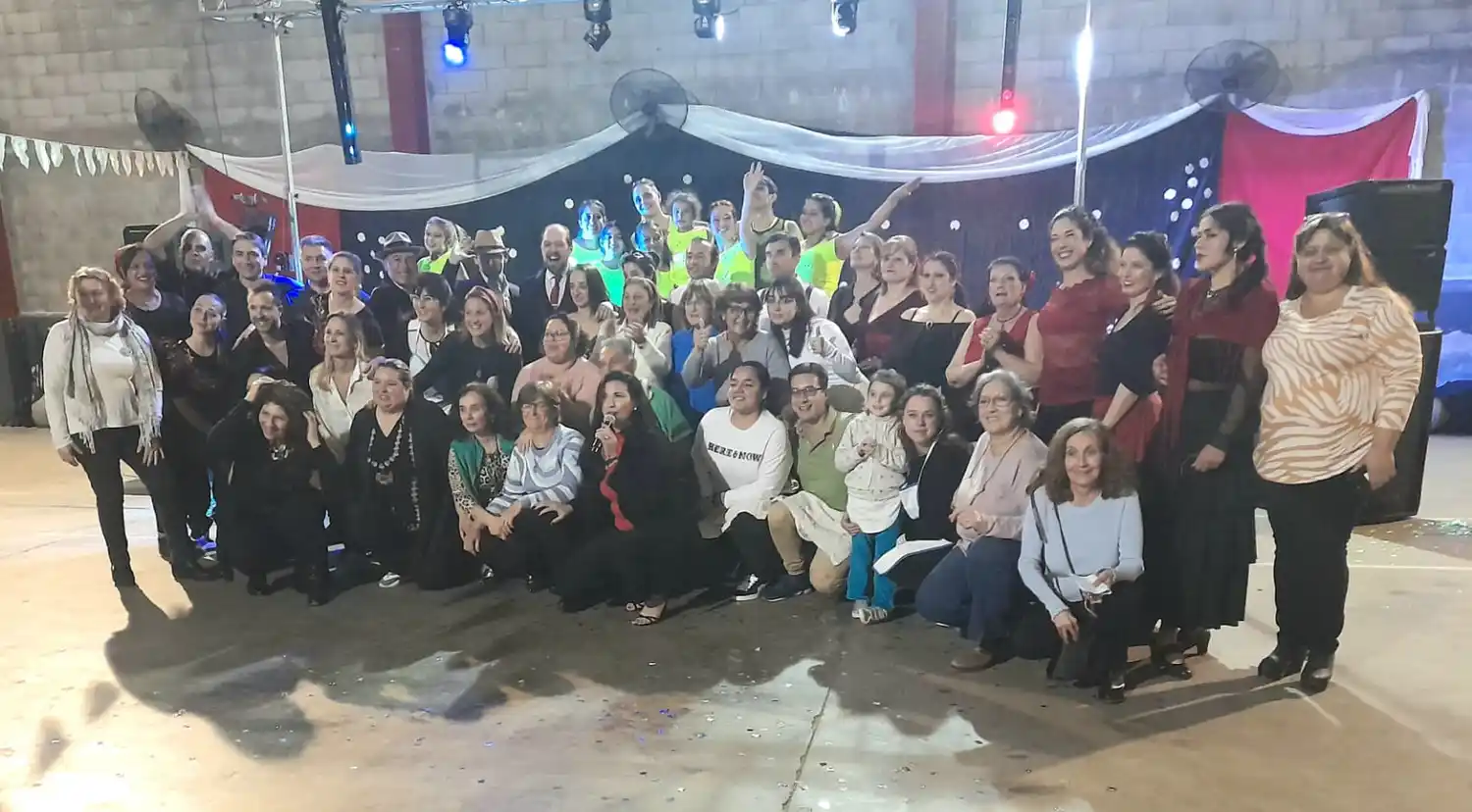 El evento contó con la representación de distintas colectivdades.