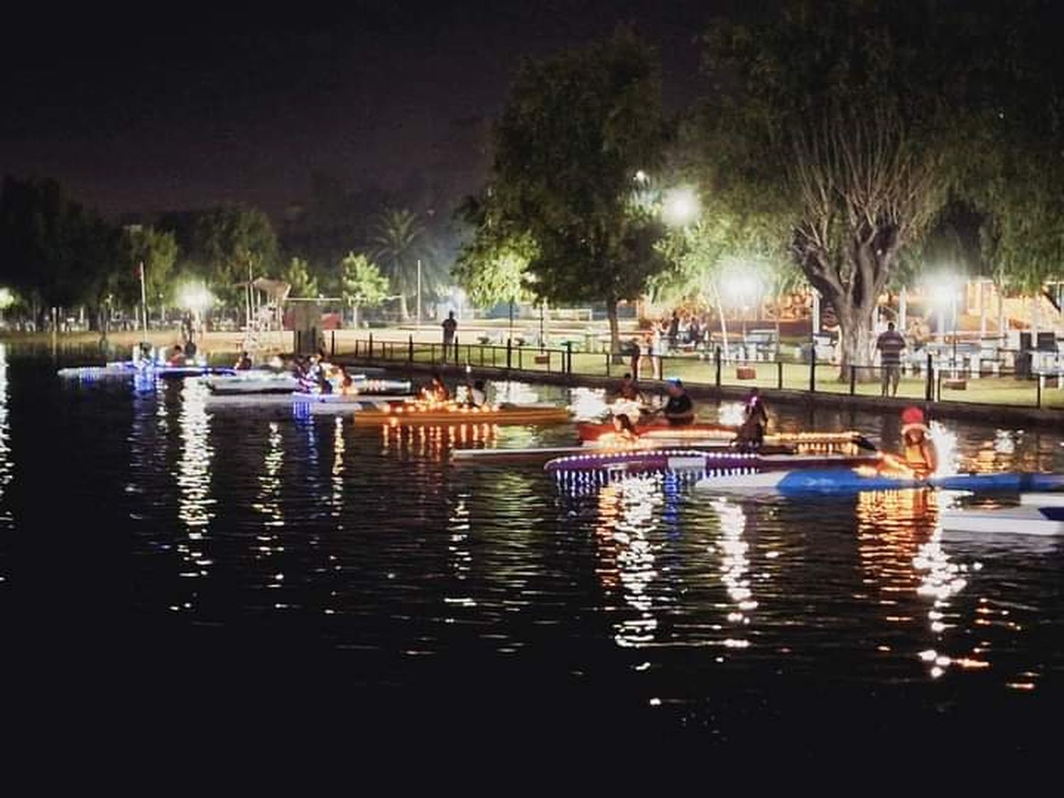 Canotaje: Pescadores cerró su año con una remada nocturna