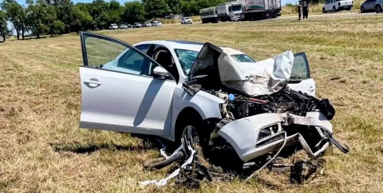 Ambas viajaban en moto y murieron por el violento impacto frontal contra un vehículo.