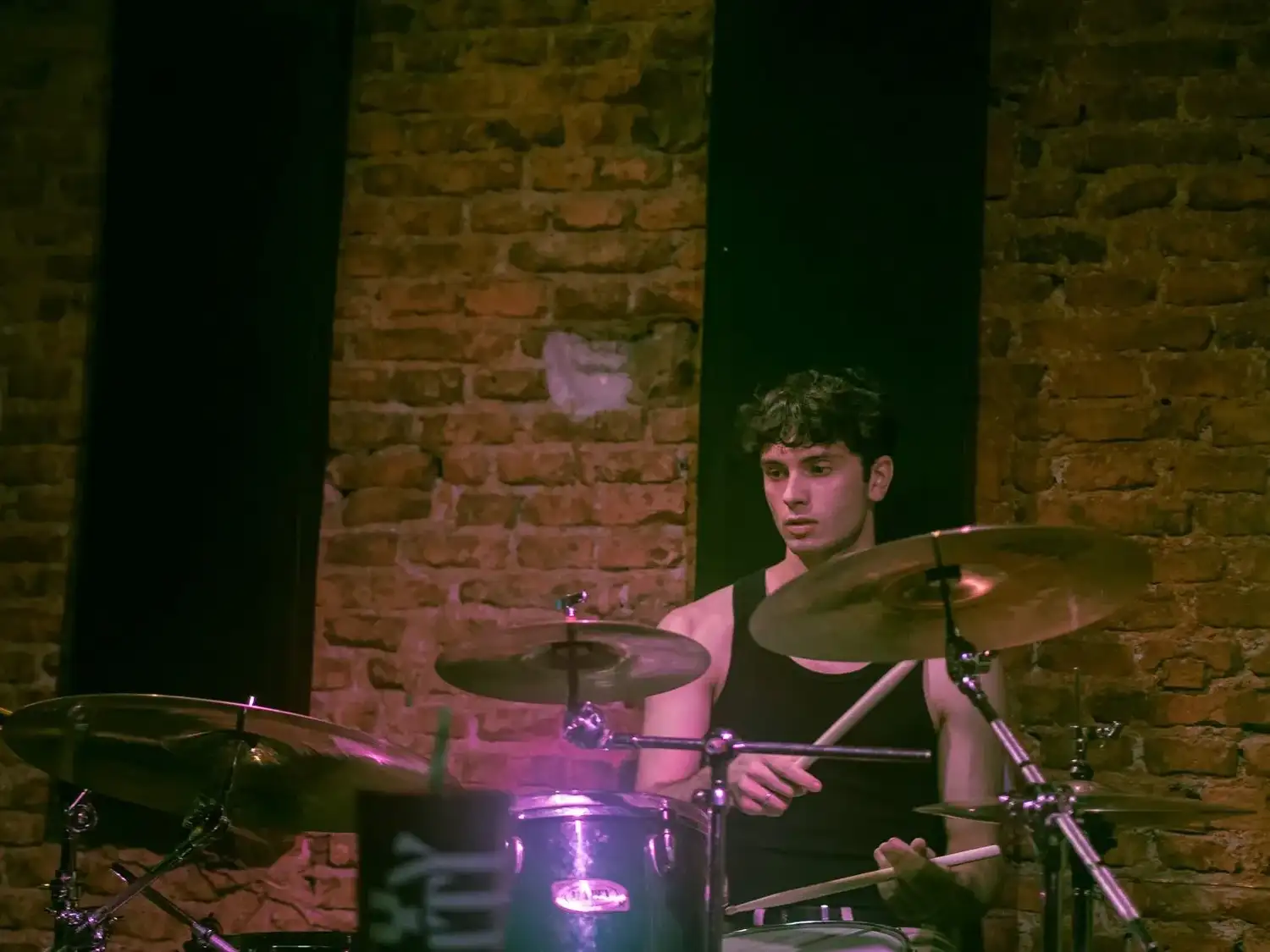 Bautista Palencia, el baterista tandilense que sueña con los grandes escenarios.