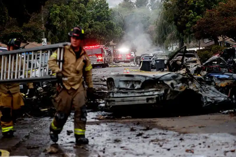 Sube a seis el número de muertos por la caída de una avioneta en California