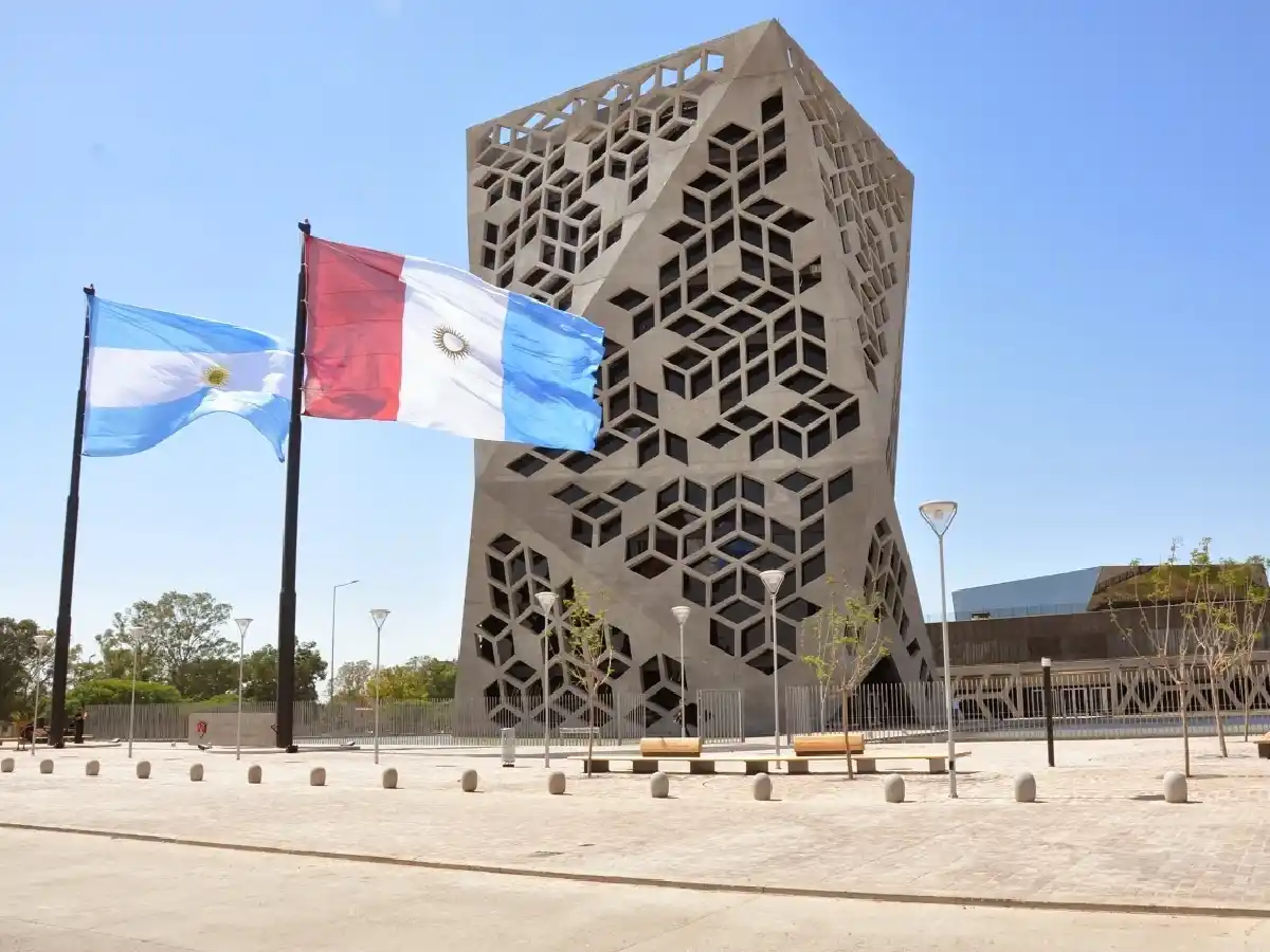 Licenciarán sin goce de sueldo a empleados públicos que no se vacunen