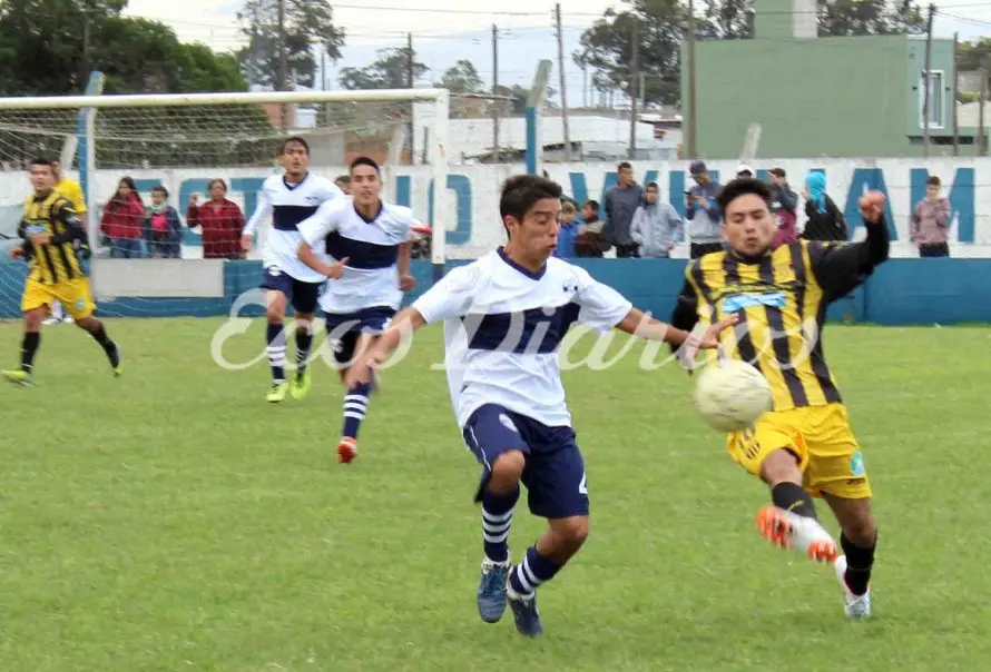 Con tres goles de Leandro Parra, Newbery goleó a Gimnasia