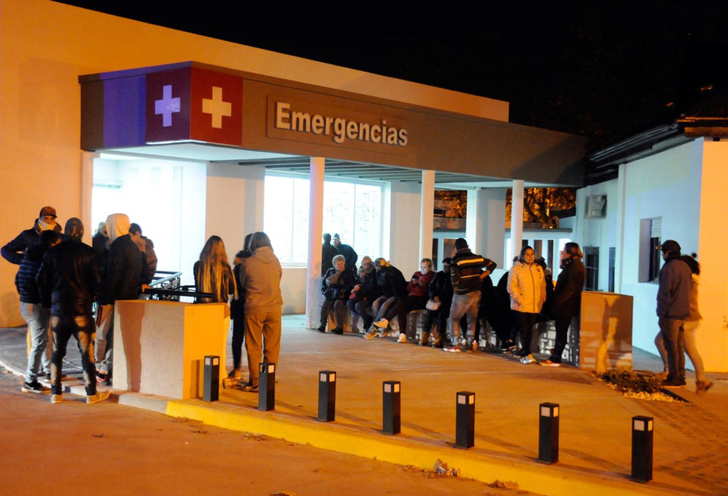 Un vecino aseguró que esperó 11 horas en la Guardia del Hospital