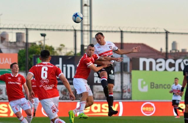 Huracán dio un paso clave por la permanencia ante Chacarita y se metió en la pelea