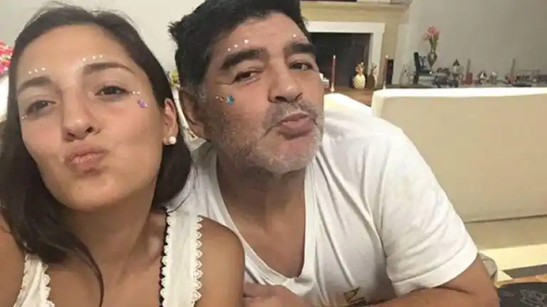 Médico de Maradona dice que le asombra su recuperación