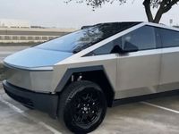 Elon Musk y Tesla enfrentan nuevos problemas con el Cybertruck tras la octava retirada del mercado