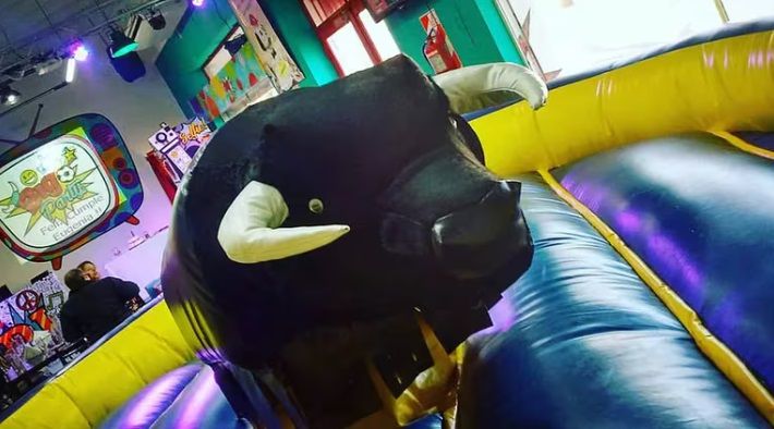 Tragedia: Murió una nena de 7 años tras caer de un toro mecánico