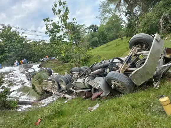 ¡IMPACTANTE! Gandola cayó a un abismo (+Video)