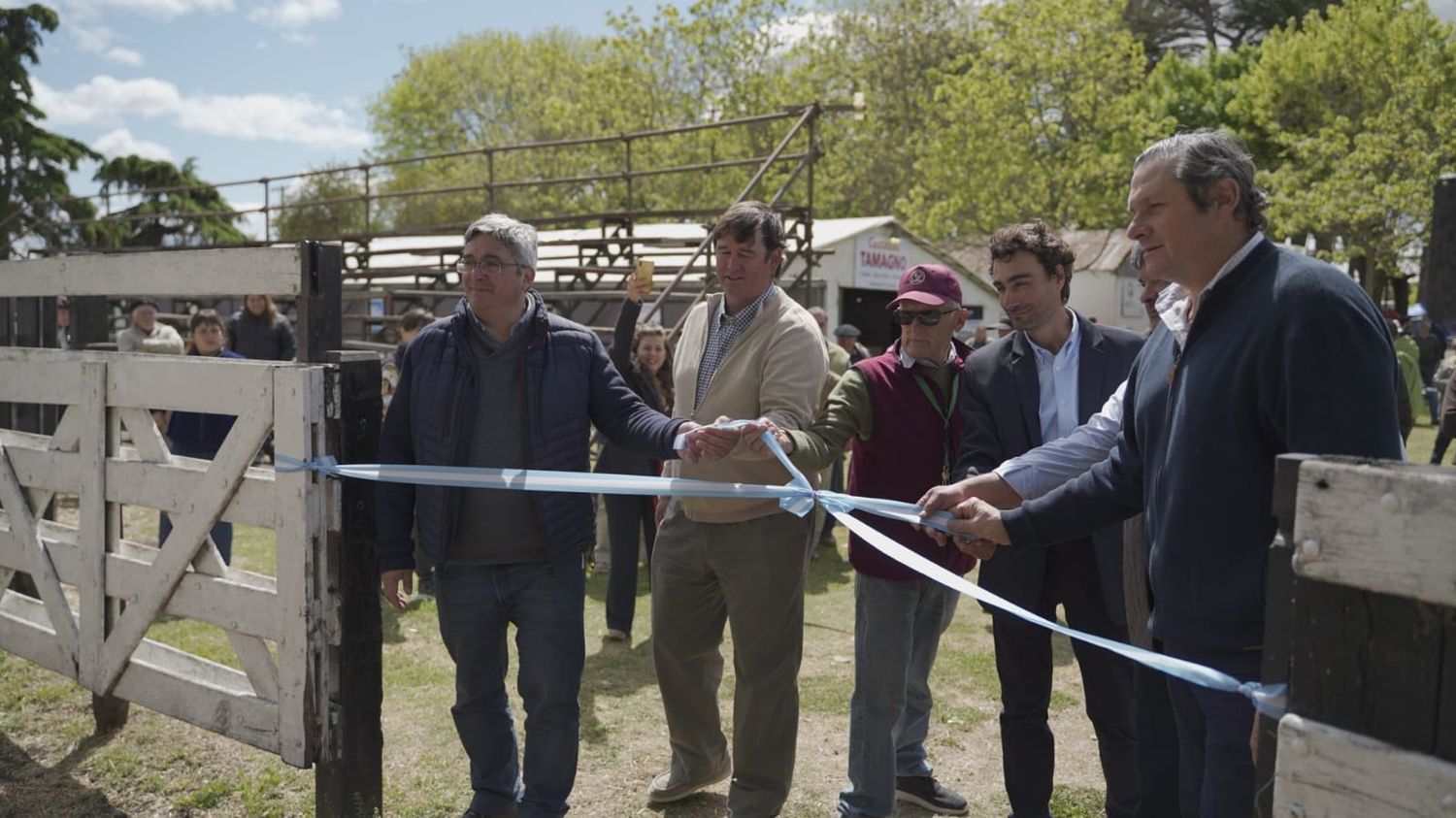 Exposición de Ganadería de Dolores: El ministro Rodríguez resaltó beneficios del Plan Ganado Bonaerense 6x6