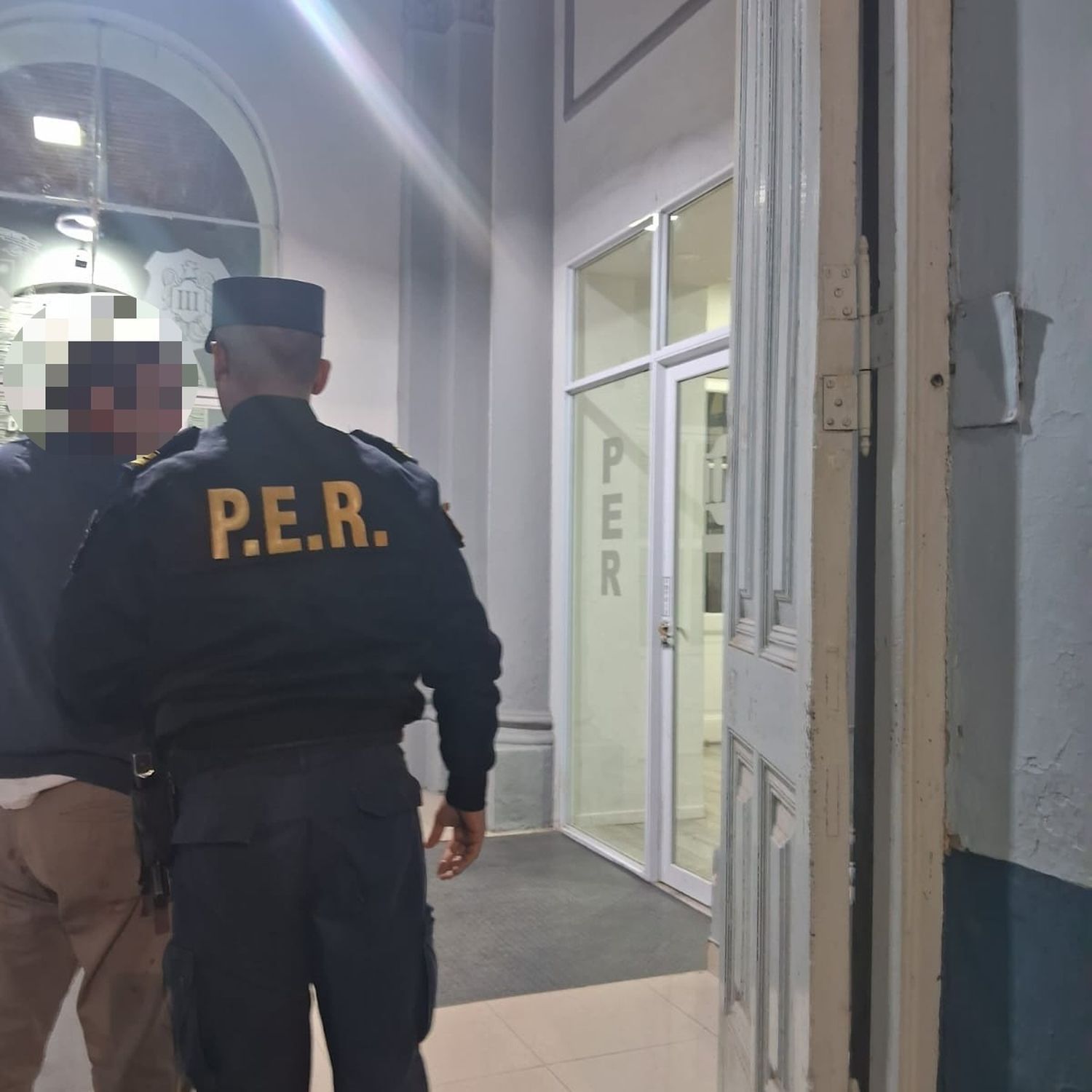 Detuvieron a un hombre en estado de alteración que amenazó con prender fuego el domicilio de su pareja