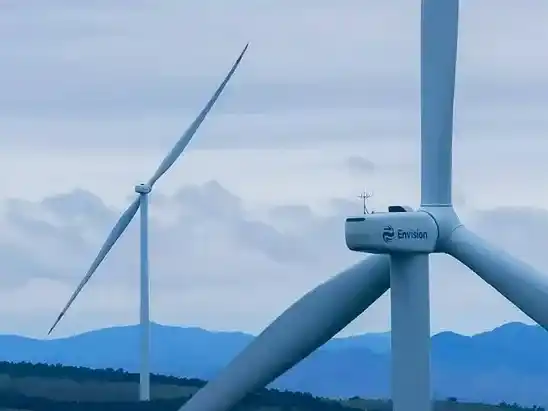 Mayor estabilidad operativa, mejor adaptabilidad a condiciones de viento variables y una considerable reducción de peso.