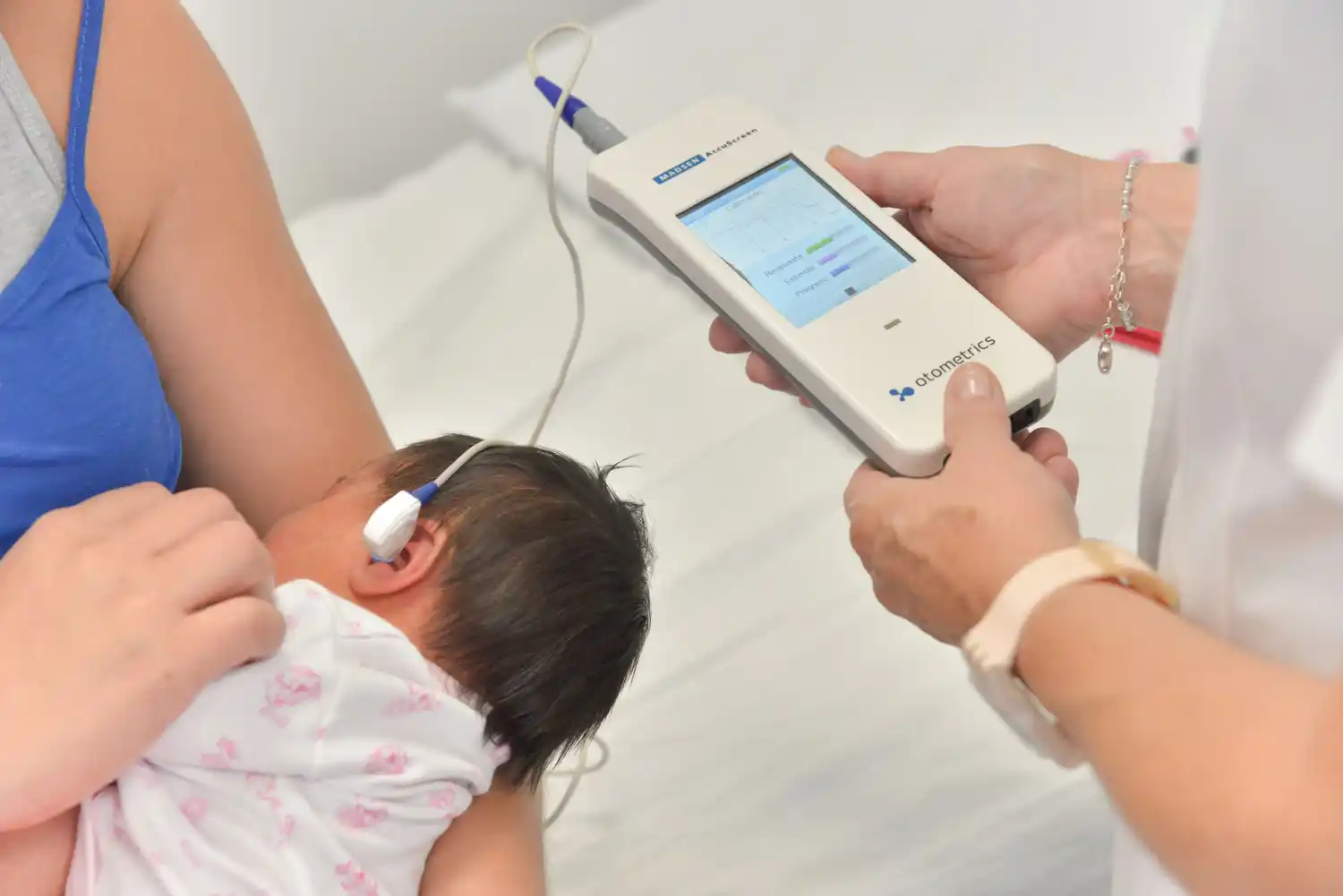 Las otoemisiones acústicas pueden medirse en los bebés recién nacidos.