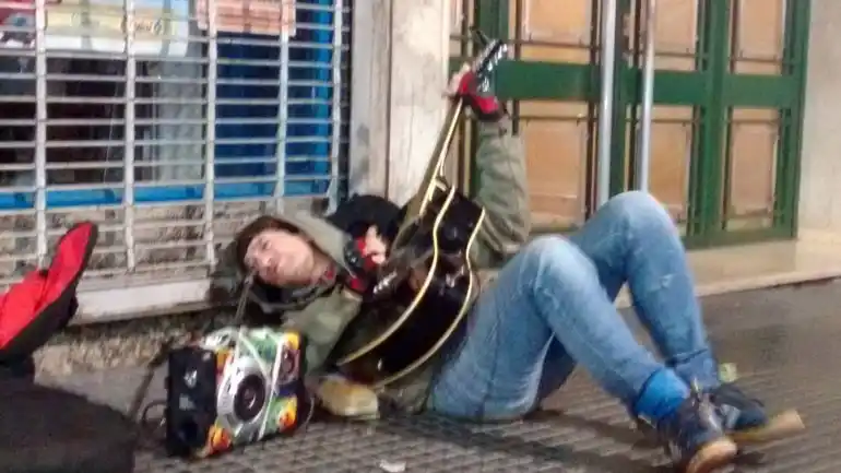 “Pity” Álvarez dio un show tirado en la calle