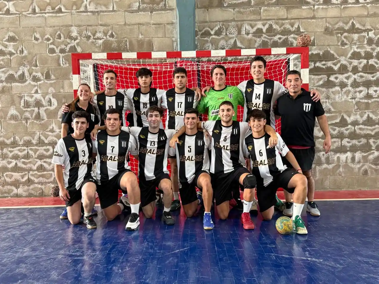 Gran triunfo de los varones que prometen ser grandes protagonistas del torneo.