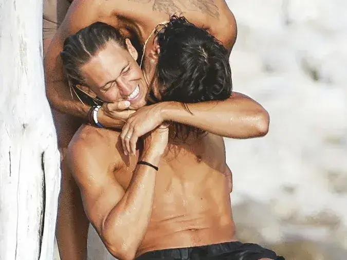 Ferrán Torres y Marcos Llorente , amigos de vacaciones y celebrando el título mundial con España.Foto:Redes