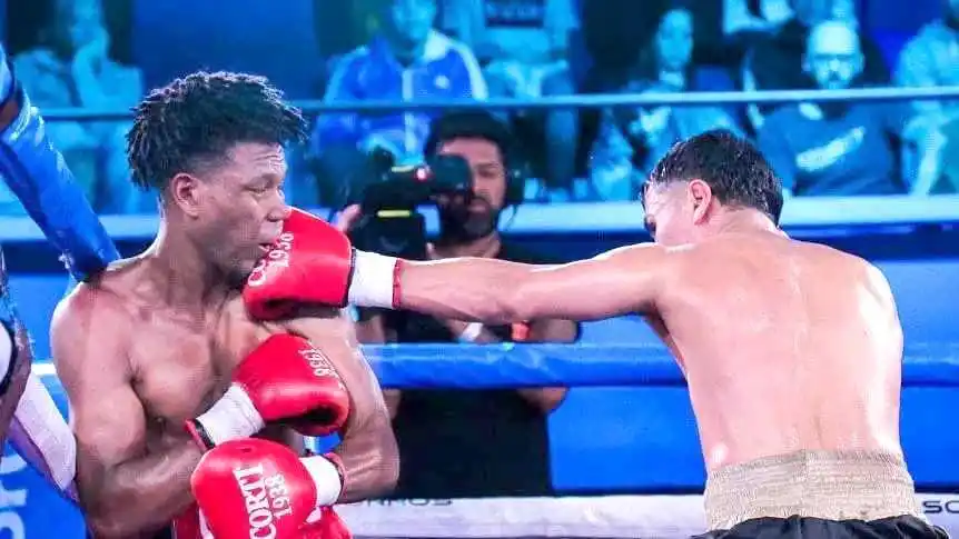 Junior Zárate retuvo el título
latino del CMB ante Oronó