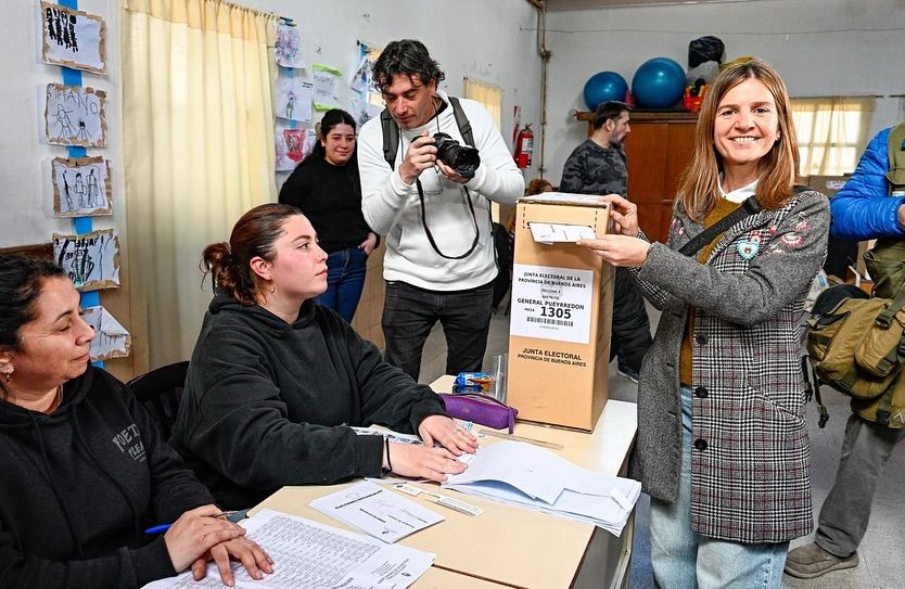 Elecciones bonaerenses: "Es alentador saber que venimos a votar, cuando la estamos pasando mal", dijo Raverta tras votar en Mar del Plata