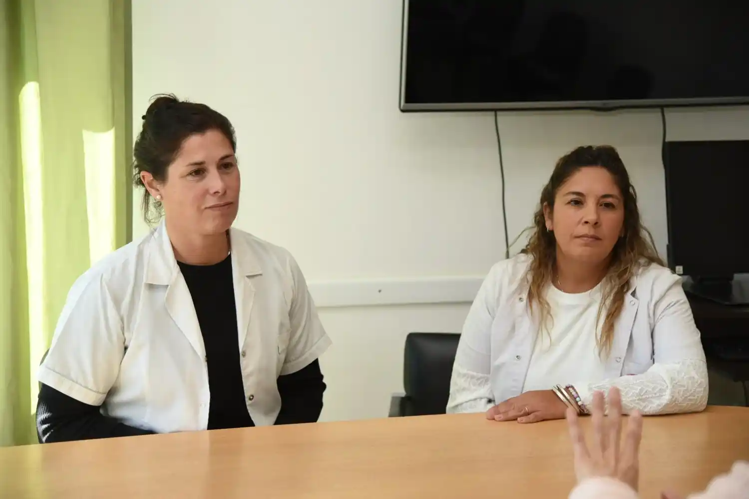 Mercedes Buquete y María San Miguel, coordinadoras de los grupos de cesación tabáquica del Hospital Lanteri.