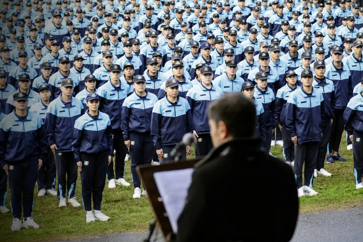 Kicillof tomó juramento a futuros policías y reclamó a Nación fondos para seguridad